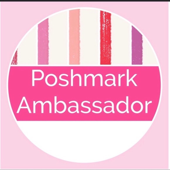 💜Meet your Posher, Elizabeth.   Poshmark Ambassador - Picture 2 of 5